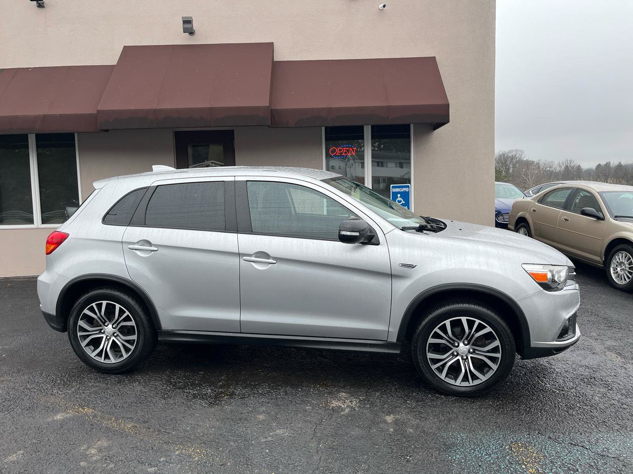 Used 2018 Mitsubishi Outlander Sport ES FWD image 4
