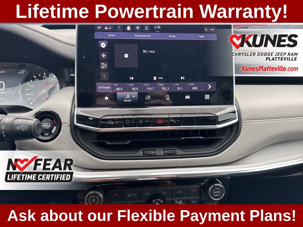 Used 2024 Jeep Compass Limited image 17