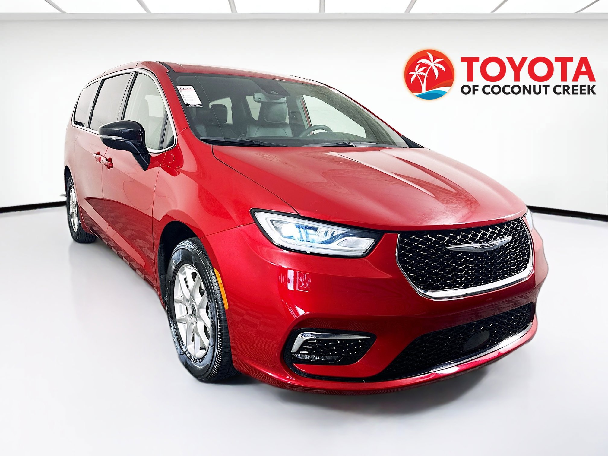 Used 2025 Chrysler Pacifica Select FWD image 1