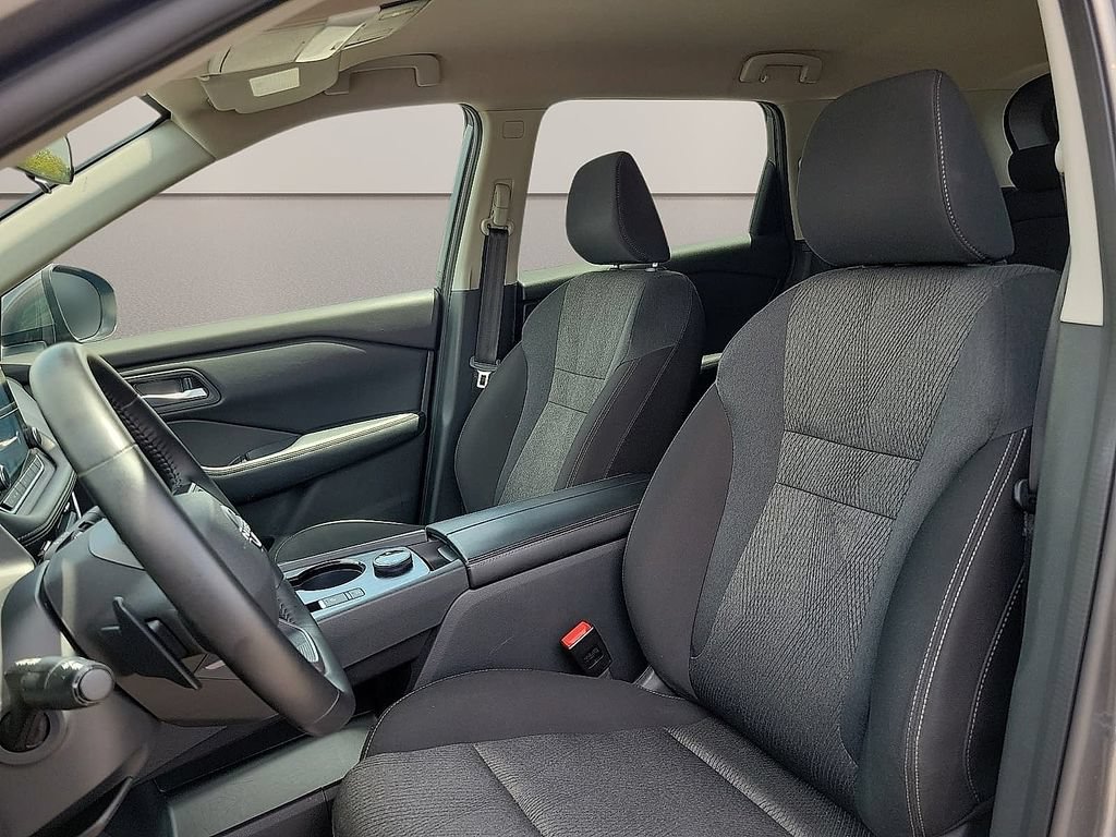 Used 2025 Nissan Rogue SV AWD/4WD image 10