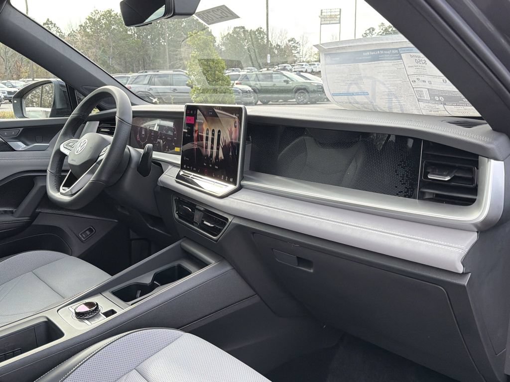New 2026 Volkswagen Tiguan SE R-Line FWD image 21