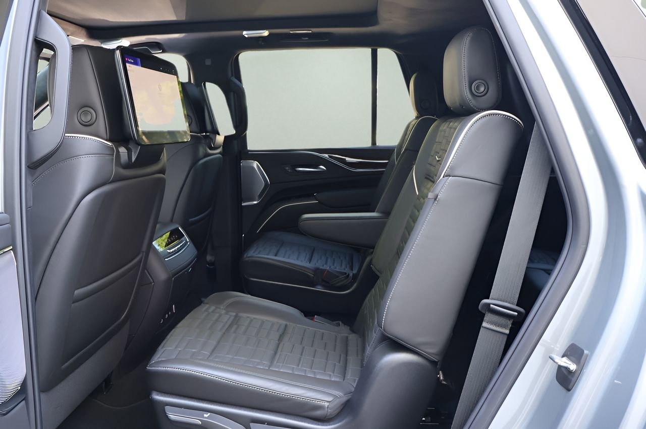Certified 2024 Cadillac Escalade Premium Luxury Platinum image 15