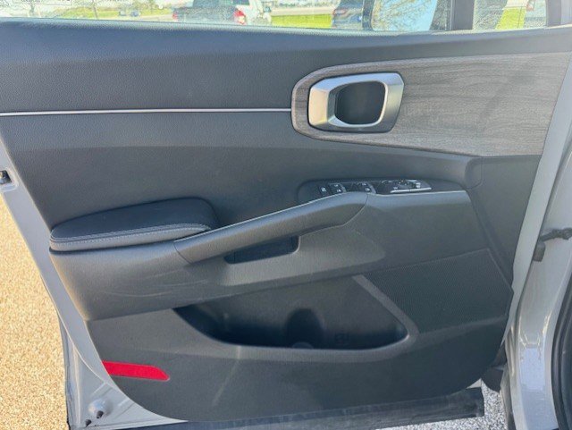 Used 2022 Kia Sorento S w/ Panoramic Sunroof Package AWD/4WD image 11