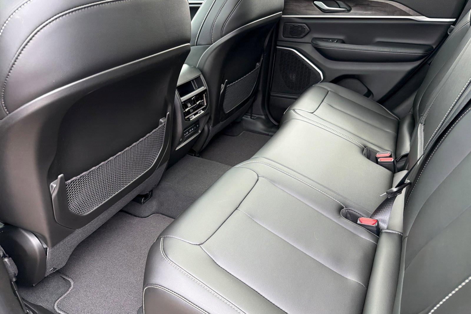 New 2026 Jeep Grand Cherokee Limited w/ Limited Altitude Package image 10