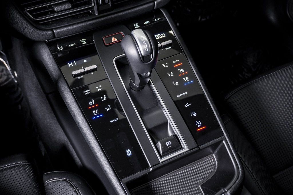 Certified 2025 Porsche Macan image 23