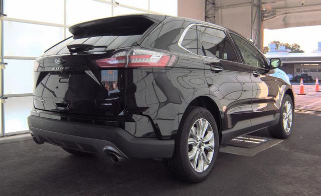 Used 2024 Ford Edge Titanium image 4