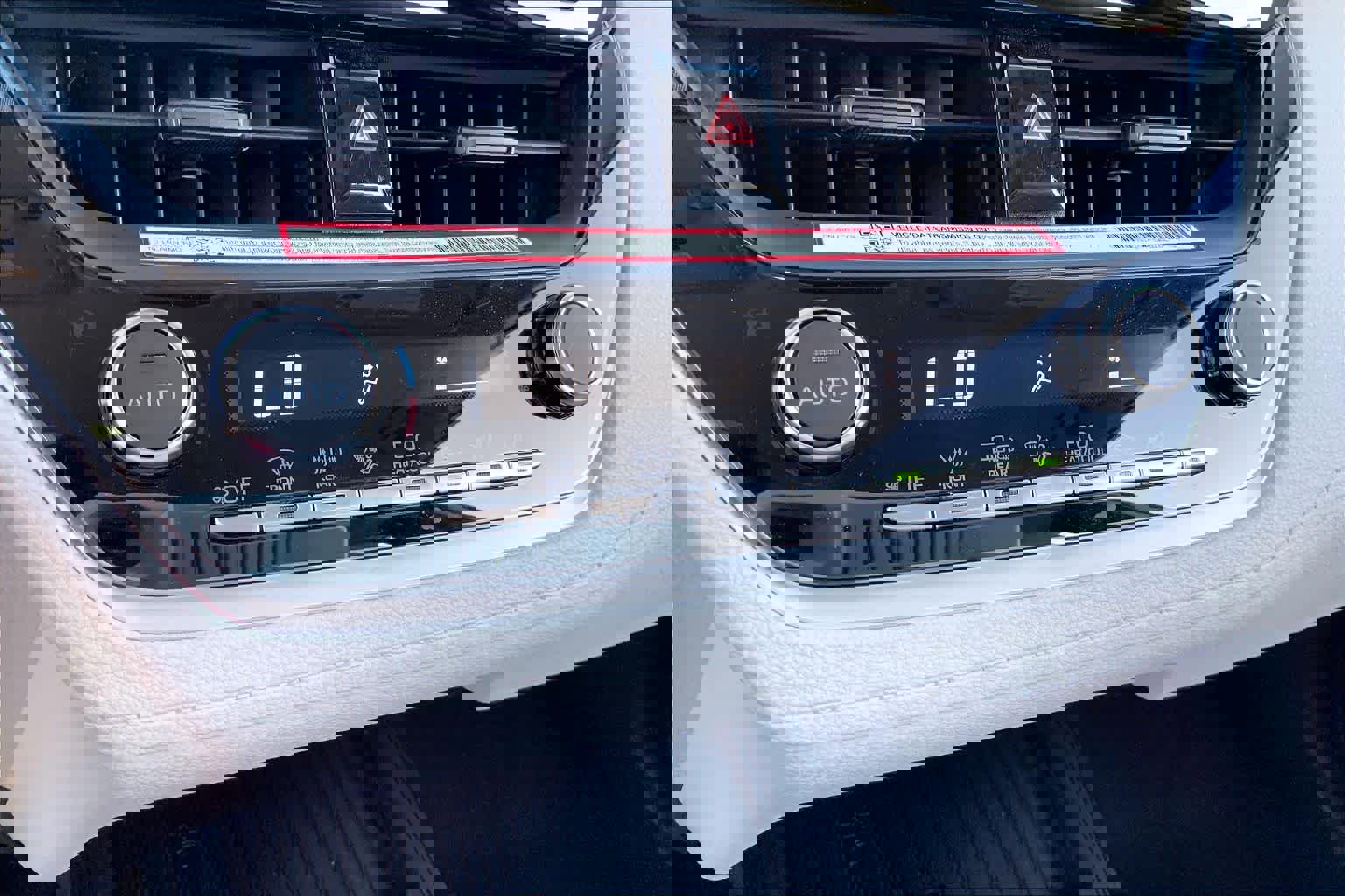 Used 2026 Toyota Corolla Cross LE image 31