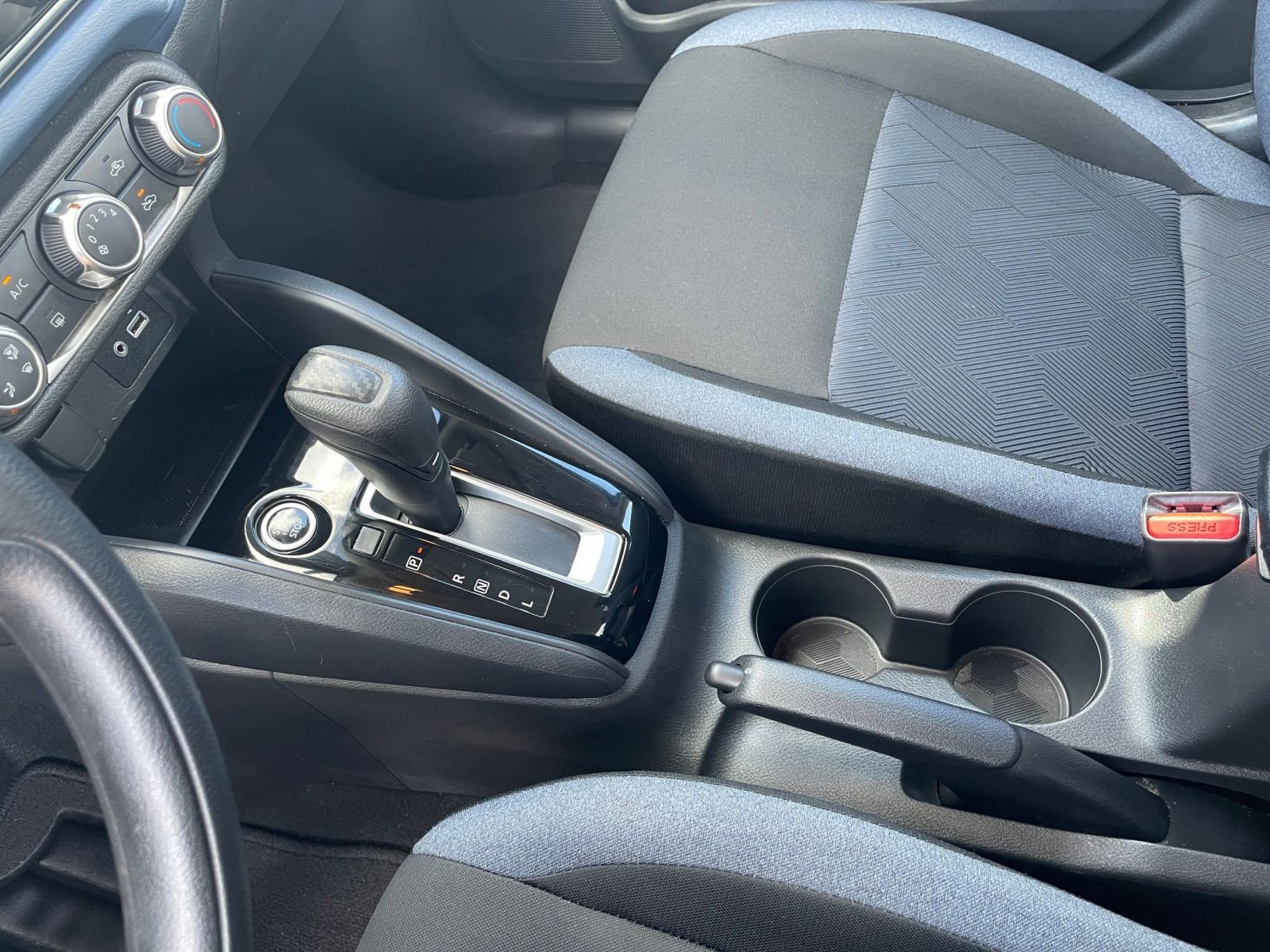 Used 2025 Nissan Versa SV image 39