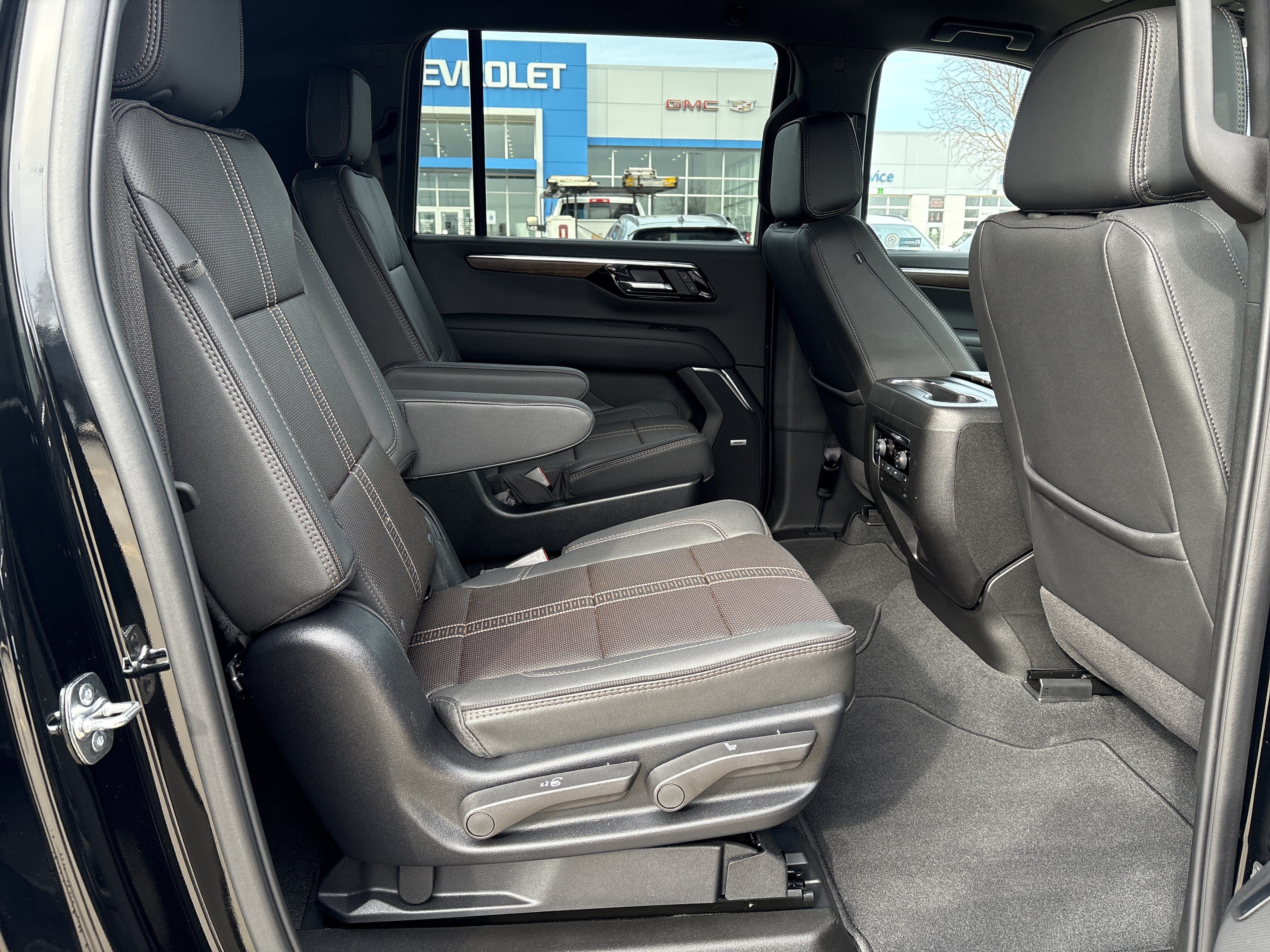 New 2025 Chevrolet Suburban High Country w/ LPO, Illumination Package AWD/4WD image 24