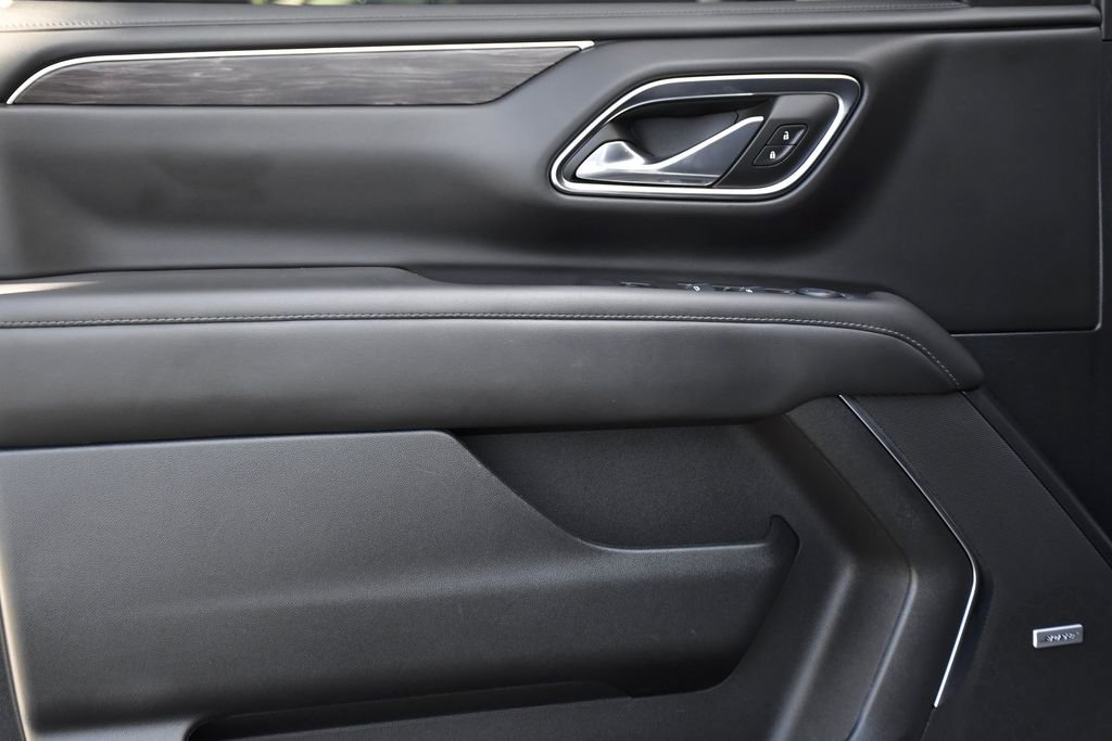 Used 2024 Chevrolet Suburban Z71 w/ Luxury Package image 23