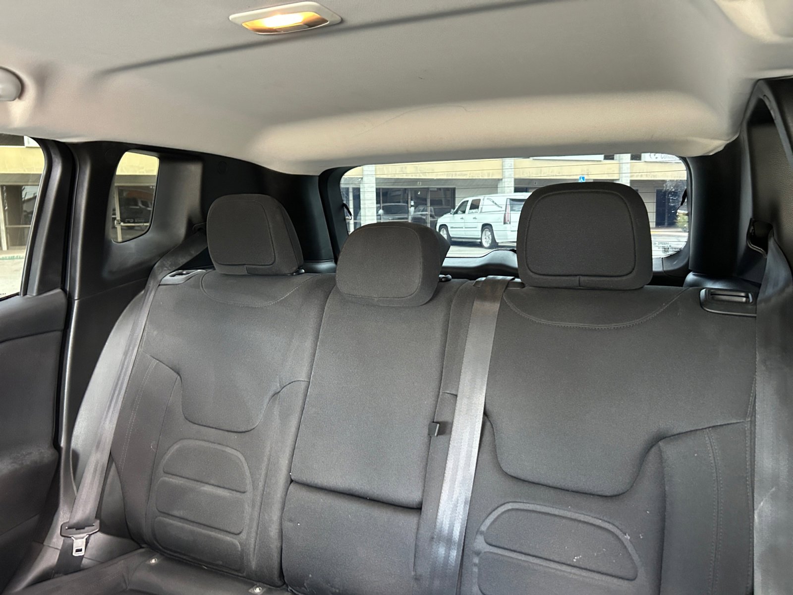 Used 2019 Jeep Renegade Latitude w/ Popular Equipment Group AWD/4WD image 17