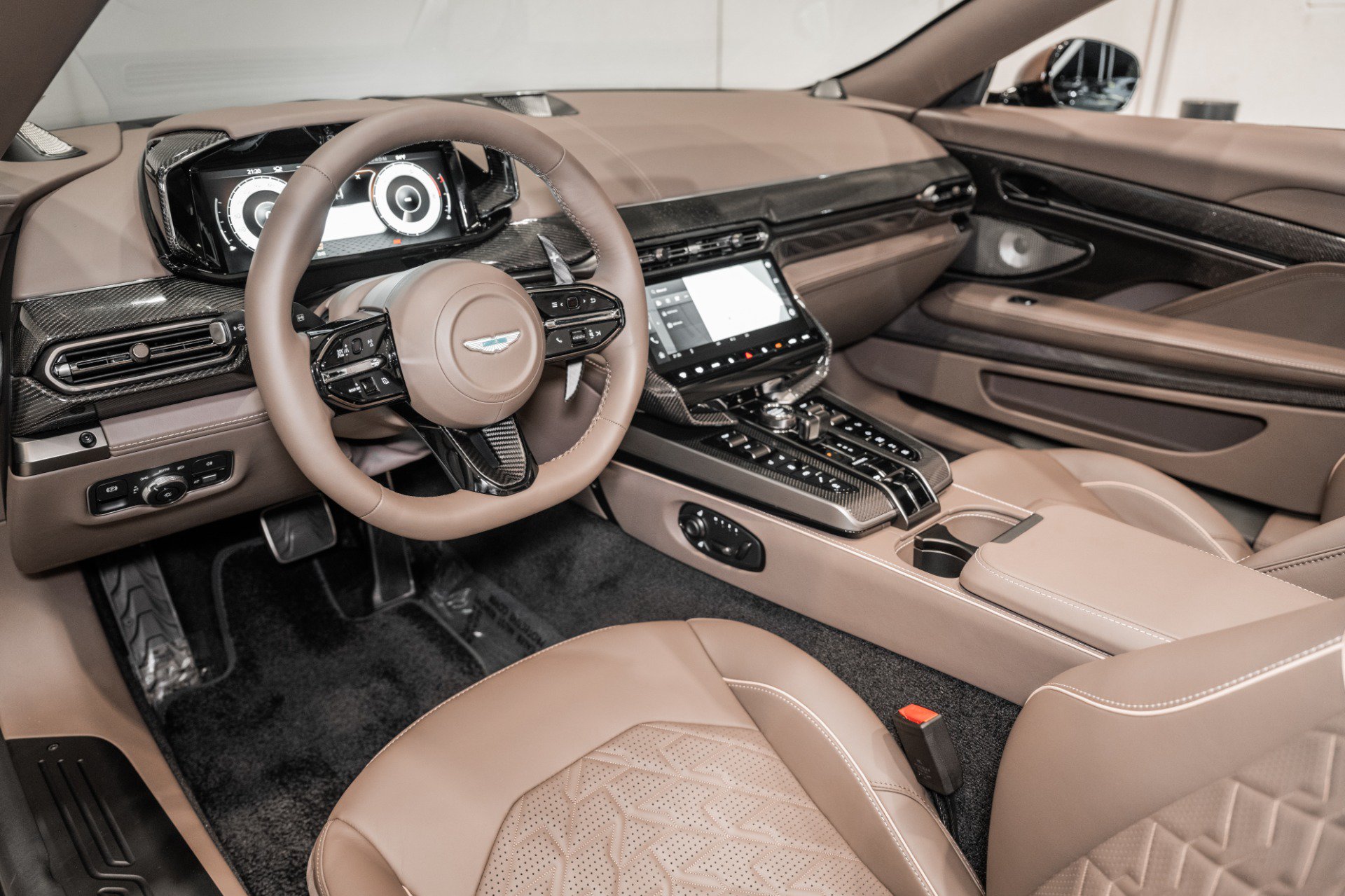 New 2026 Aston Martin Vanquish Convertible RWD image 3