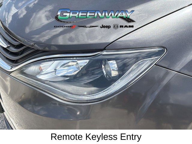 Used 2017 Chrysler Pacifica Touring Plus FWD image 7