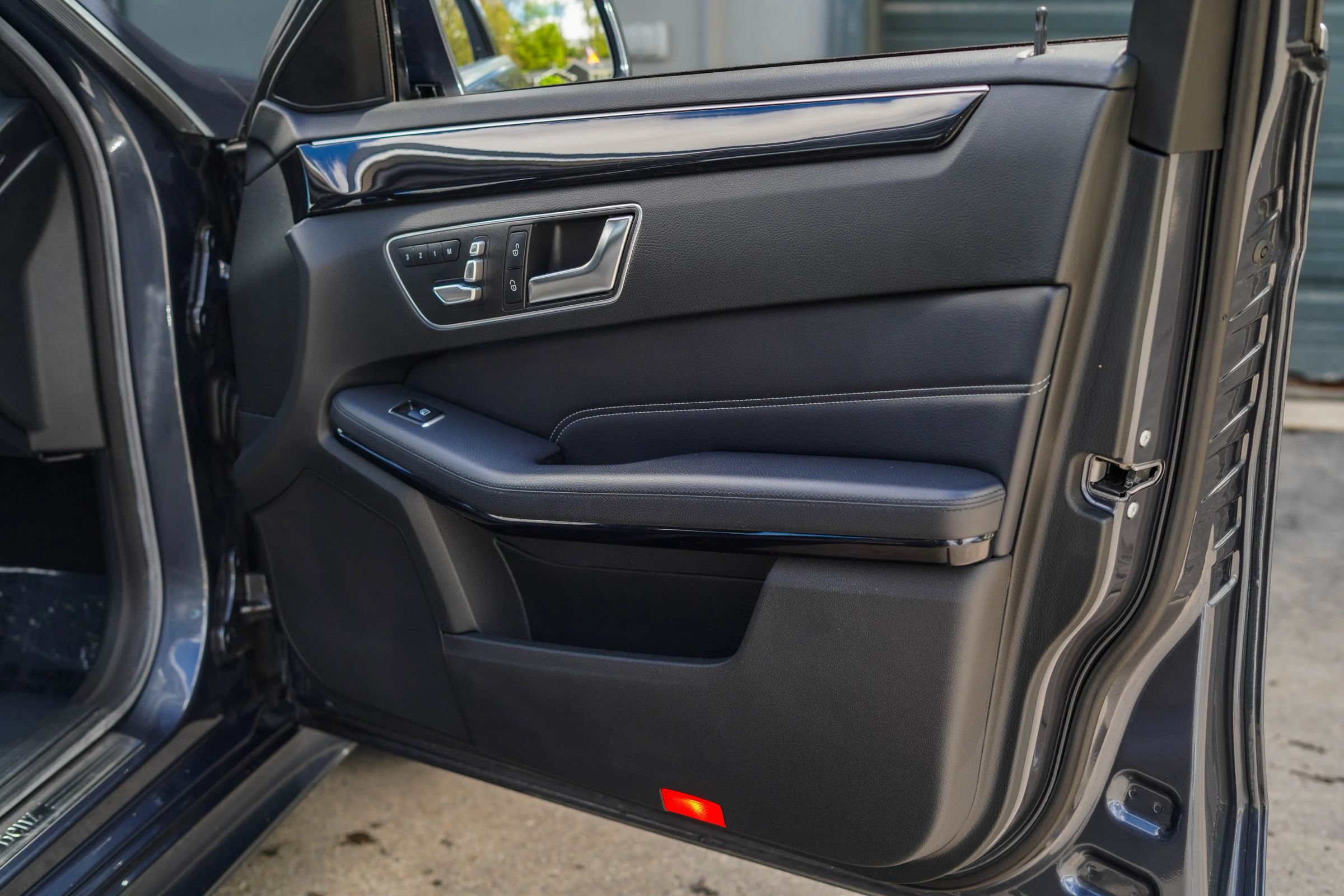 Used 2015 Mercedes-Benz E 250 BlueTEC 4MATIC Sedan image 24