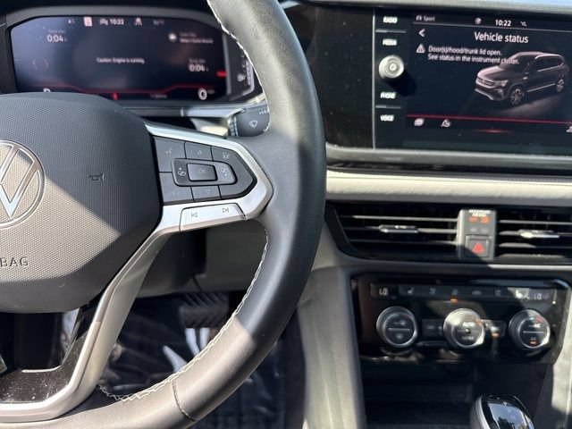 Used 2024 Volkswagen Taos SEL AWD/4WD image 16