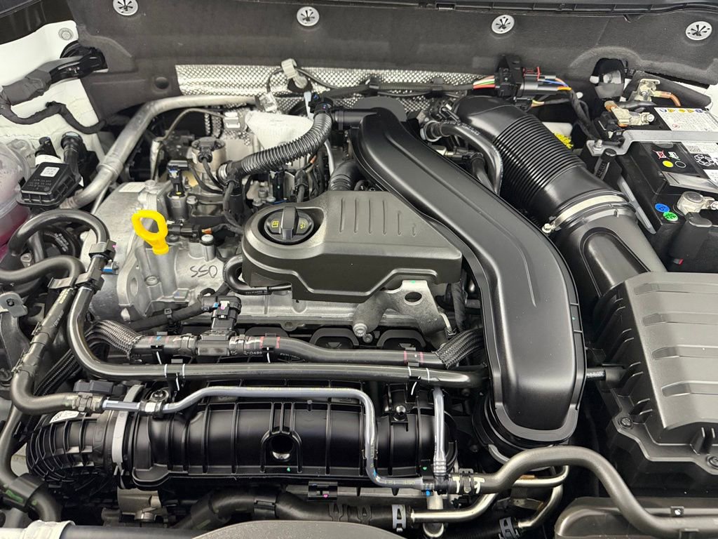 Used 2025 Volkswagen Taos SE w/ Panoramic Sunroof Package AWD/4WD image 33