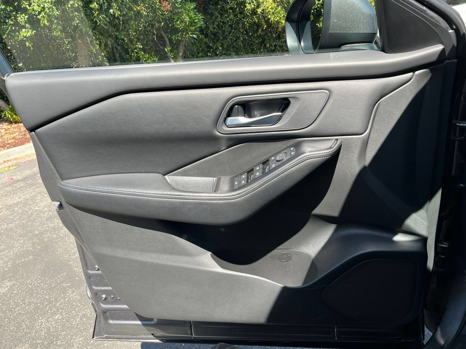 Used 2025 Nissan Rogue SV AWD/4WD image 18