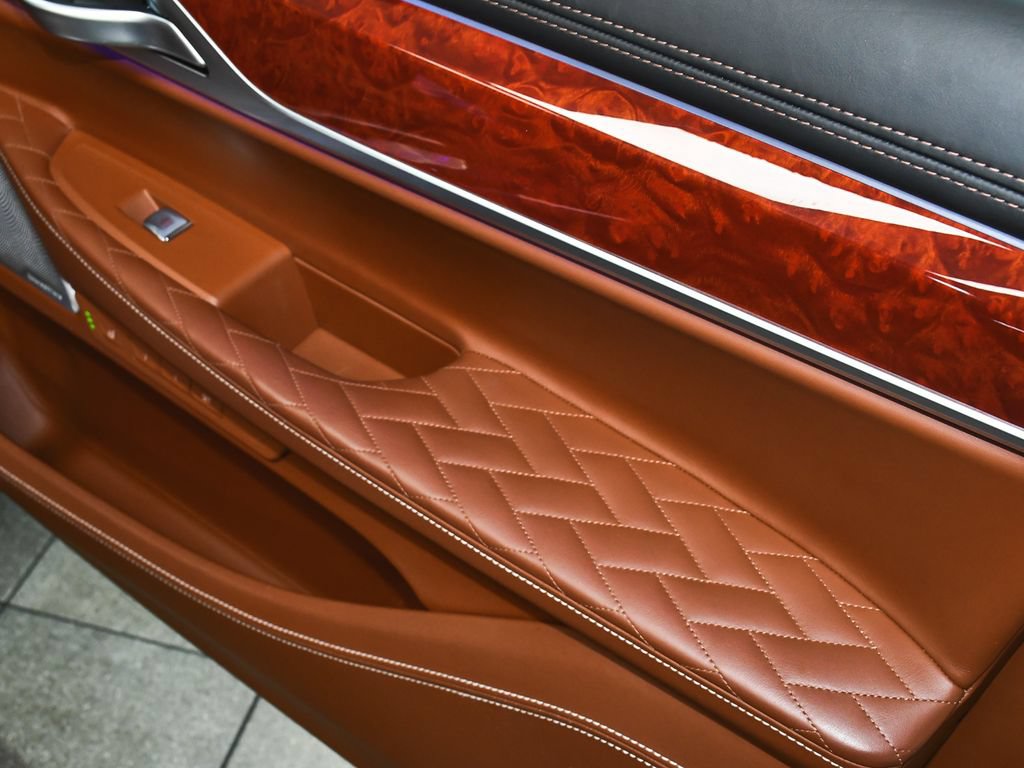 Used 2022 BMW ALPINA B7 xDrive w/ Luxury Rear Seating Package AWD/4WD image 27