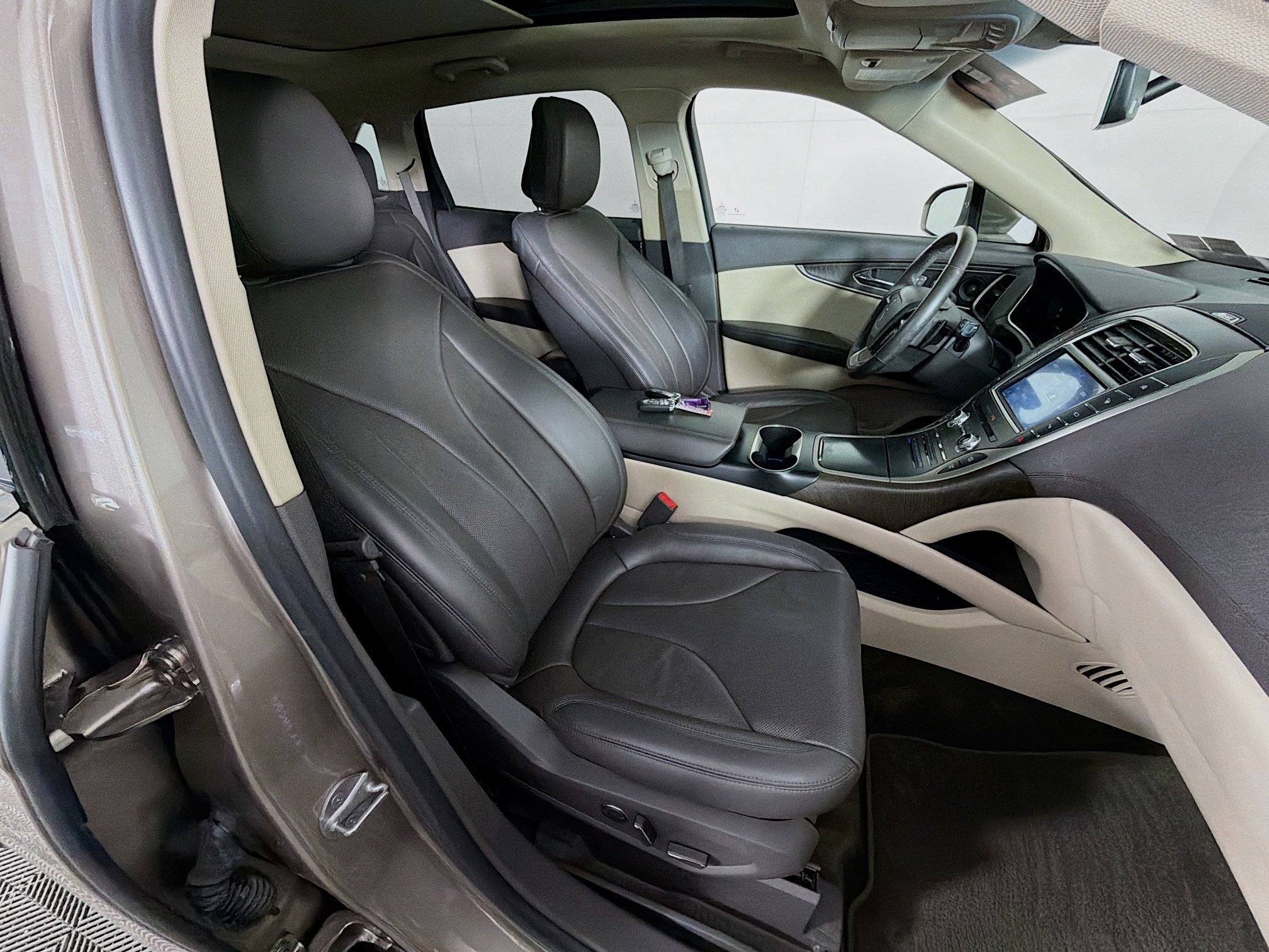 Used 2020 Lincoln Nautilus Reserve w/ Equipment Group 201A image 28