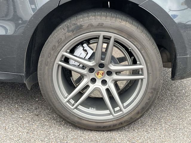 Used 2020 Porsche Macan Turbo image 6