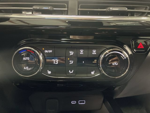 Used 2025 Chevrolet Trax RS w/ Sunroof Package FWD image 19