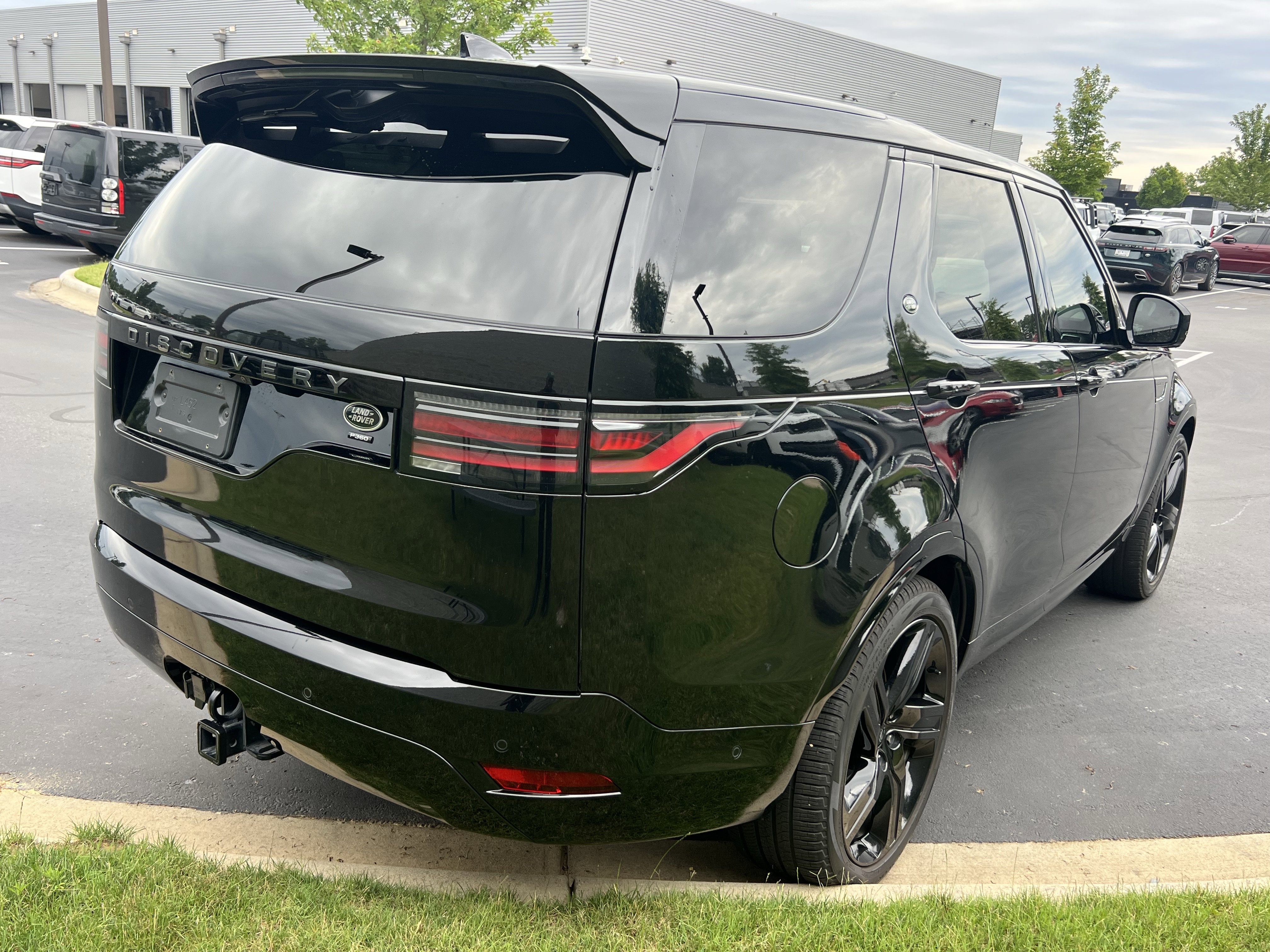 Certified 2023 Land Rover Discovery HSE R-Dynamic AWD/4WD image 8