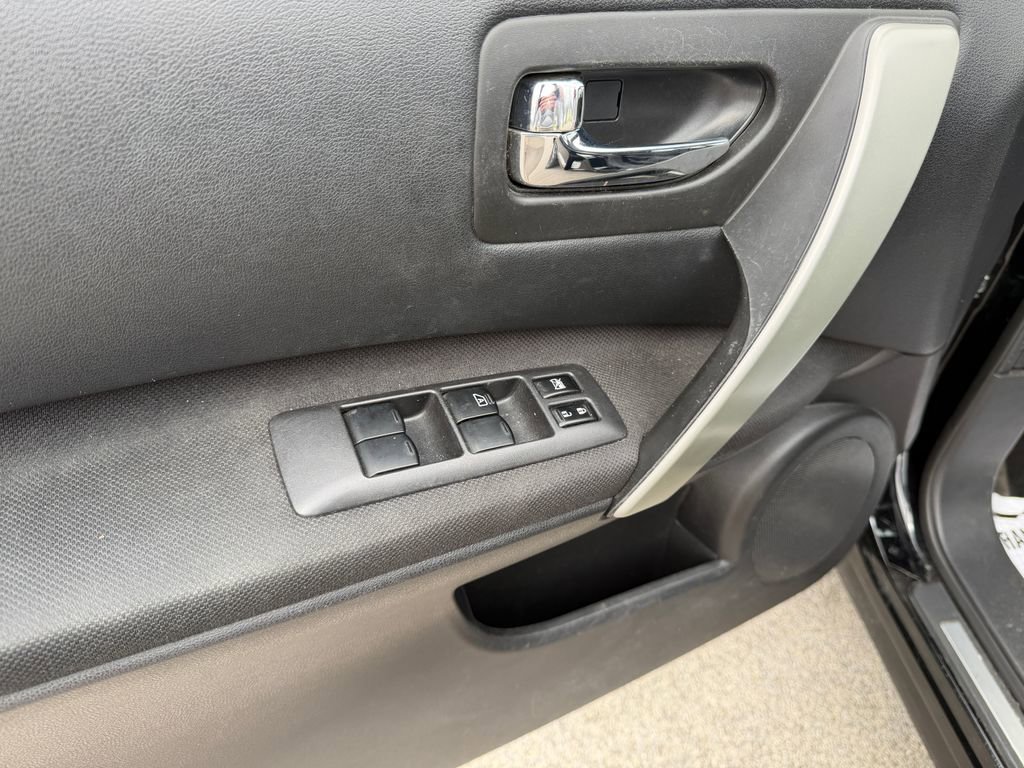 Used 2015 Nissan Rogue S AWD/4WD image 15