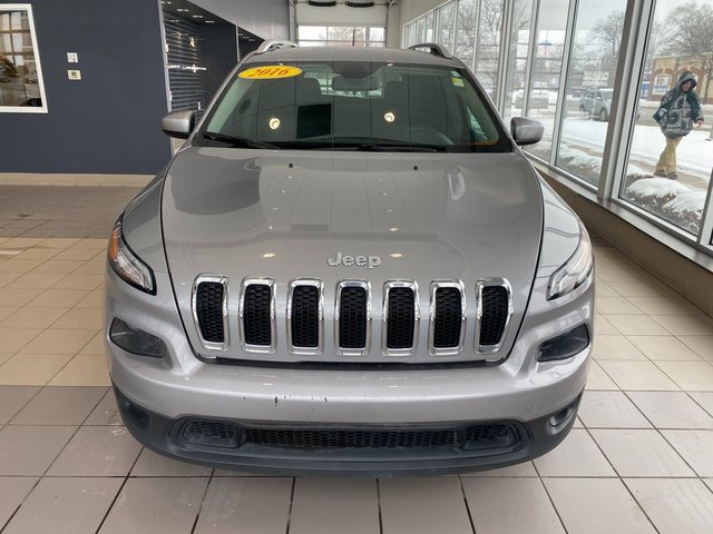 Used 2016 Jeep Cherokee Latitude w/ Cold Weather Group image 3