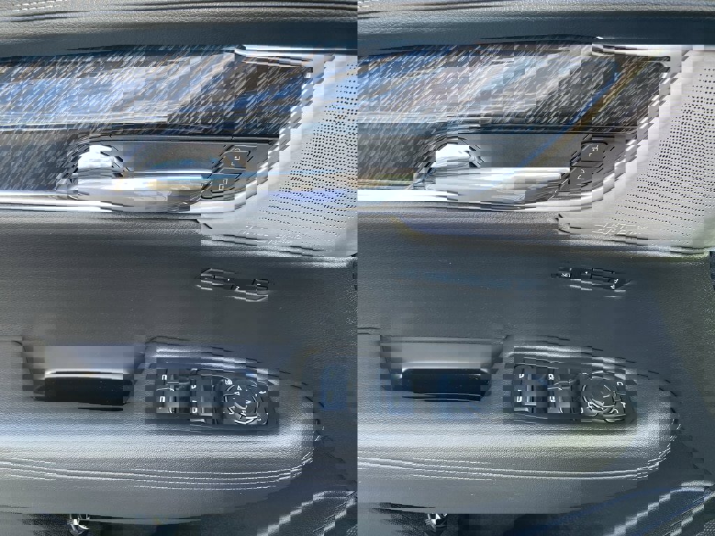 Used 2025 Cadillac XT6 Premium Luxury image 29