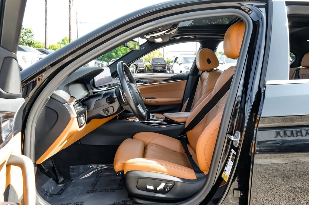 Used 2021 BMW 530i w/ Convenience Package RWD image 32