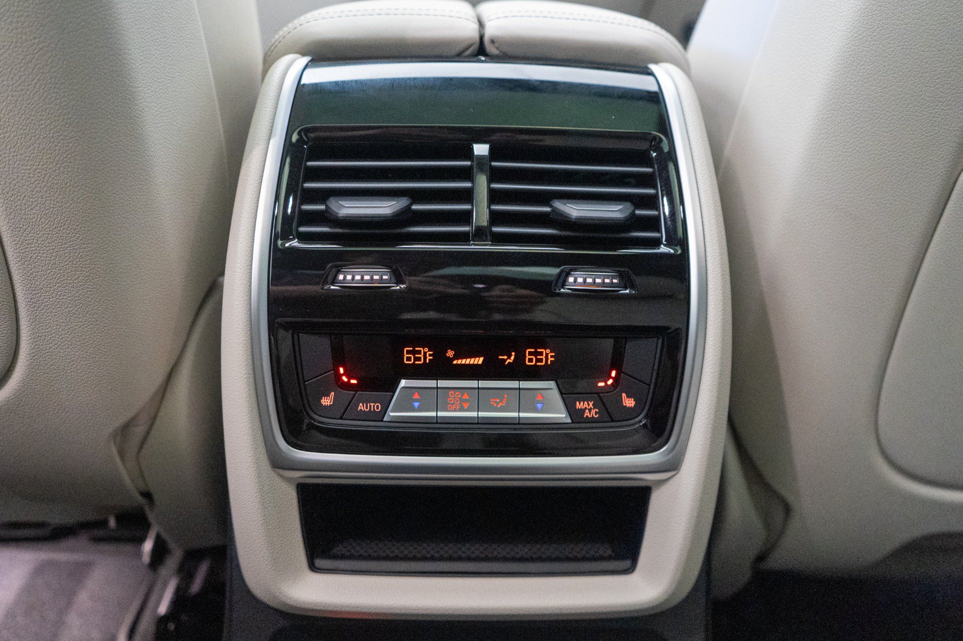 Used 2024 BMW ALPINA XB7 AWD/4WD image 35