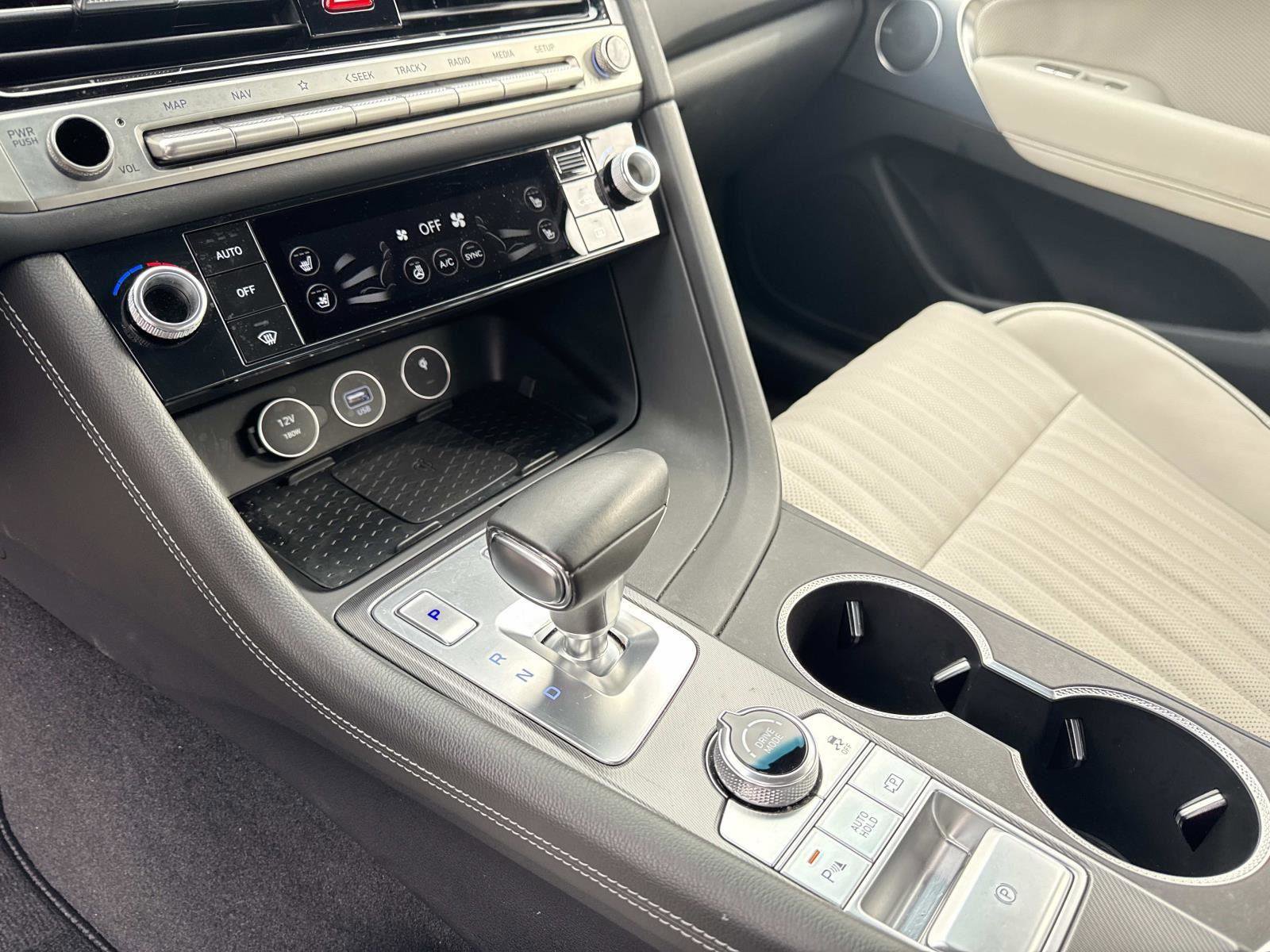 Used 2024 Genesis G70 2.5T w/ Sport Prestige Package image 25