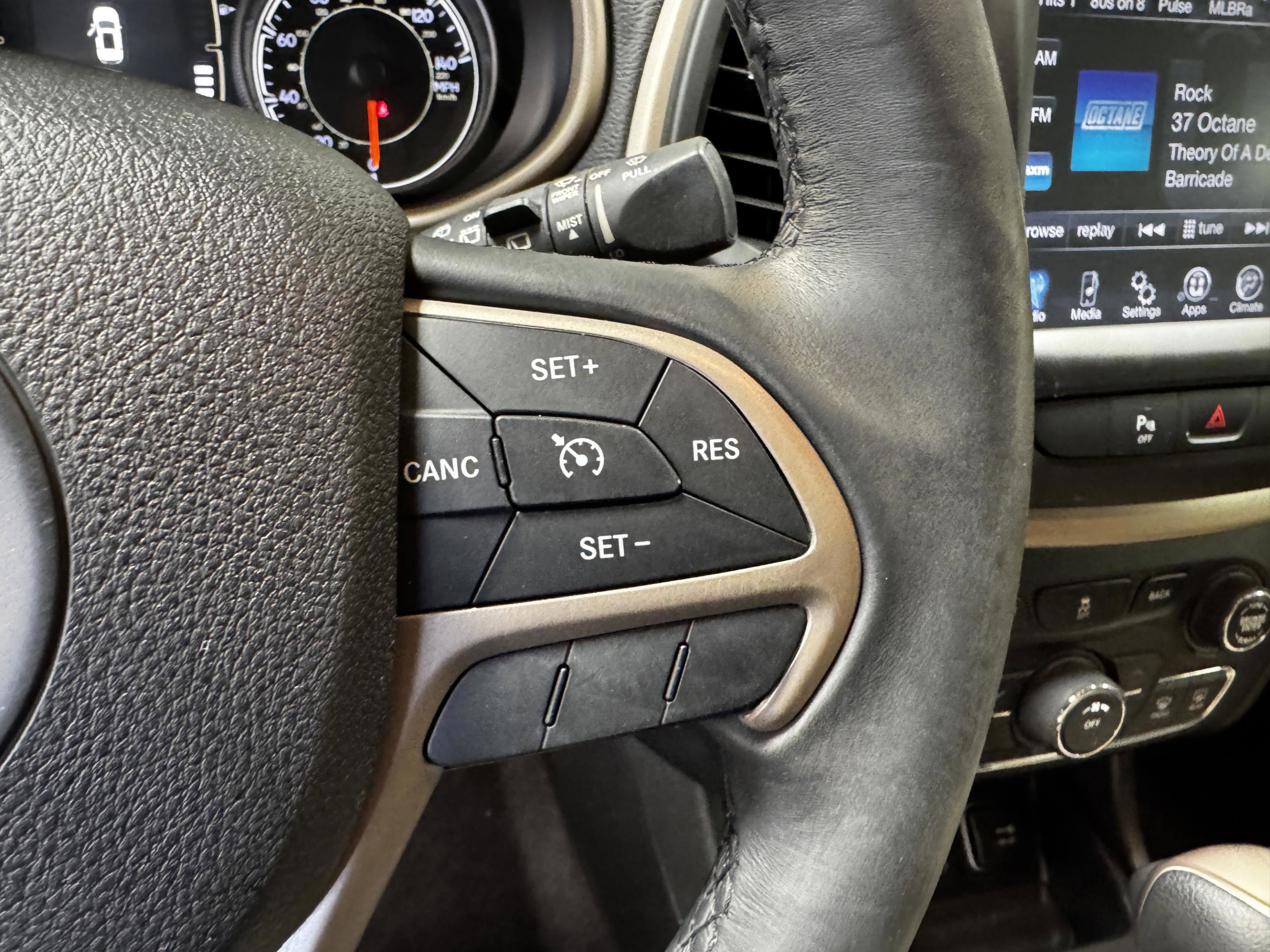 Used 2017 Jeep Cherokee Latitude w/ Safety/Convenience Group FWD image 34