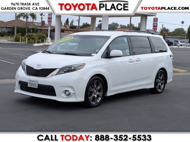Used 2016 Toyota Sienna SE FWD image 1