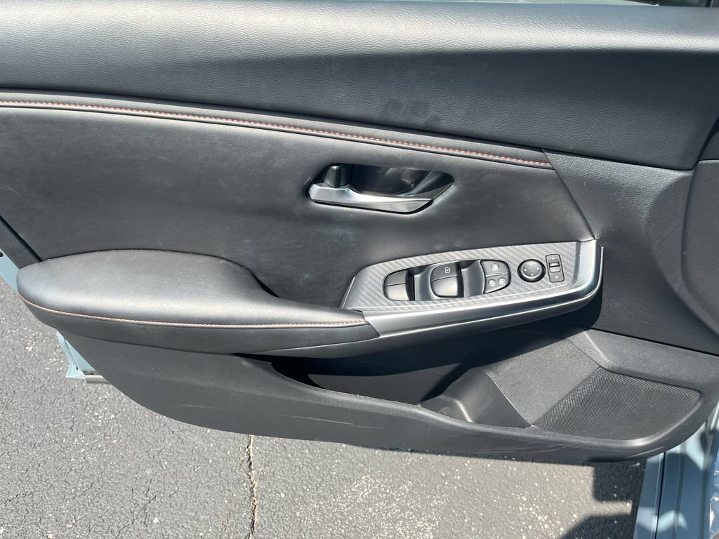 Used 2025 Nissan Sentra SR FWD image 11