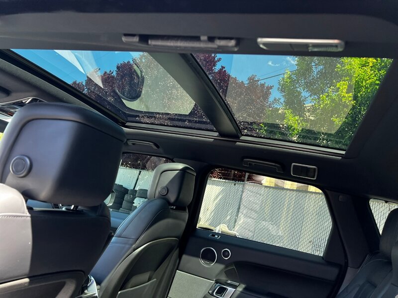 Used 2019 Land Rover Range Rover Sport HSE AWD/4WD image 24
