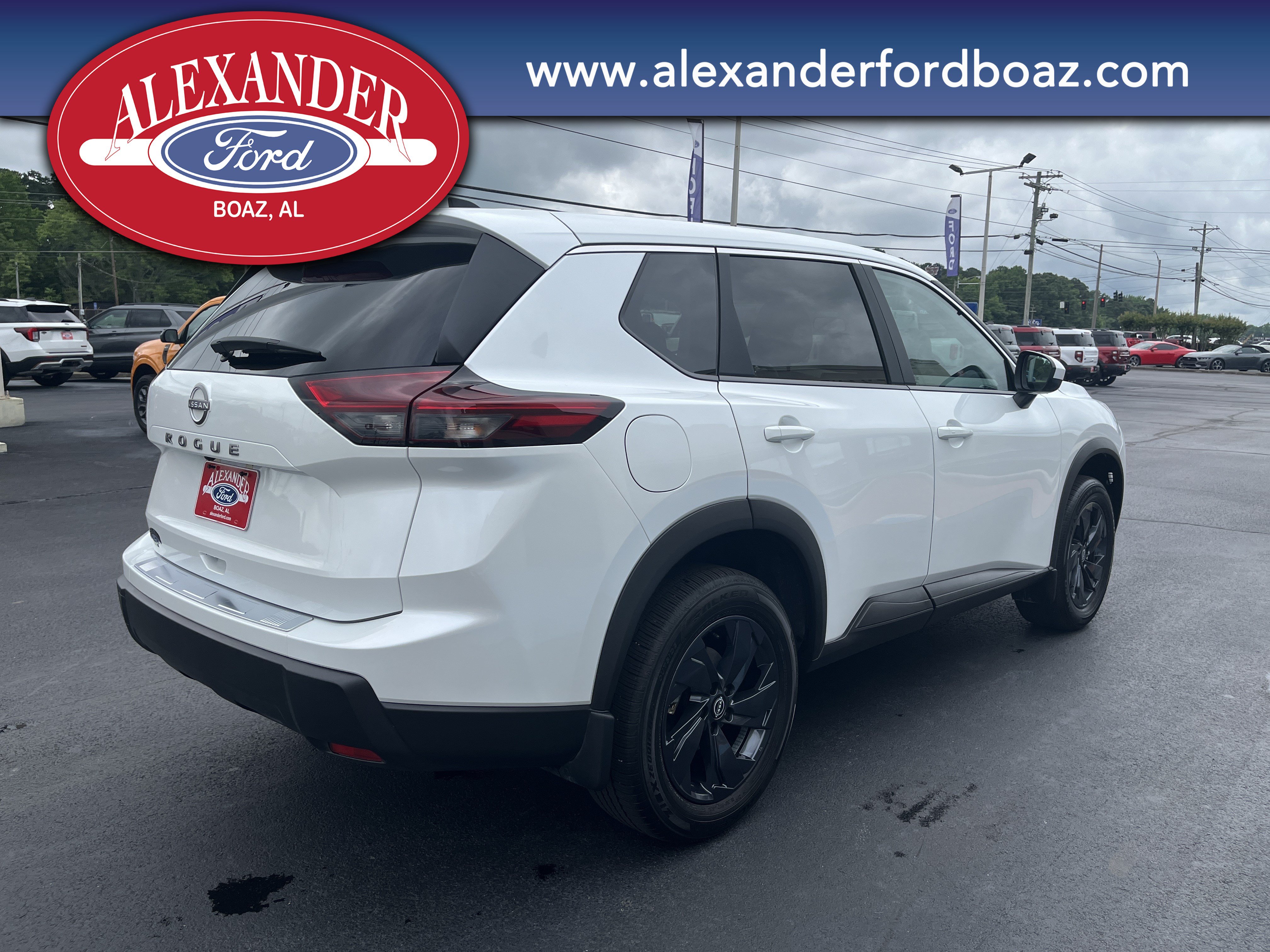 Used 2026 Nissan Rogue SV w/ Cold Weather Package FWD image 4