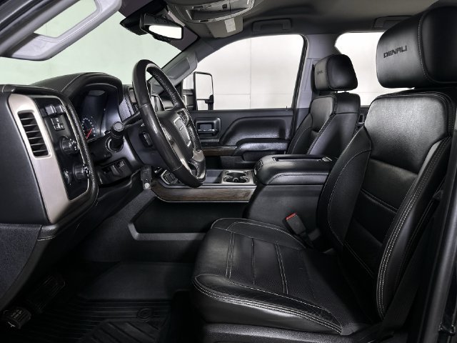 Used 2018 GMC Sierra 2500 Denali w/ Duramax Plus Package AWD/4WD image 20