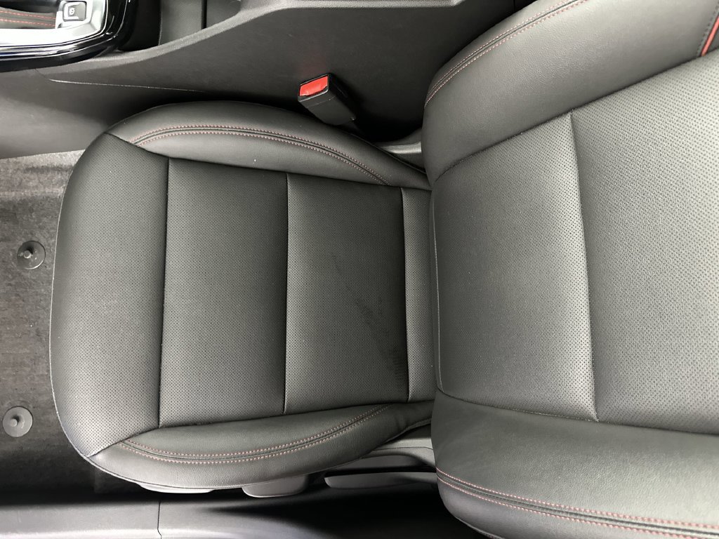 Used 2024 Chevrolet Trax RS w/ Sunroof Package FWD image 24