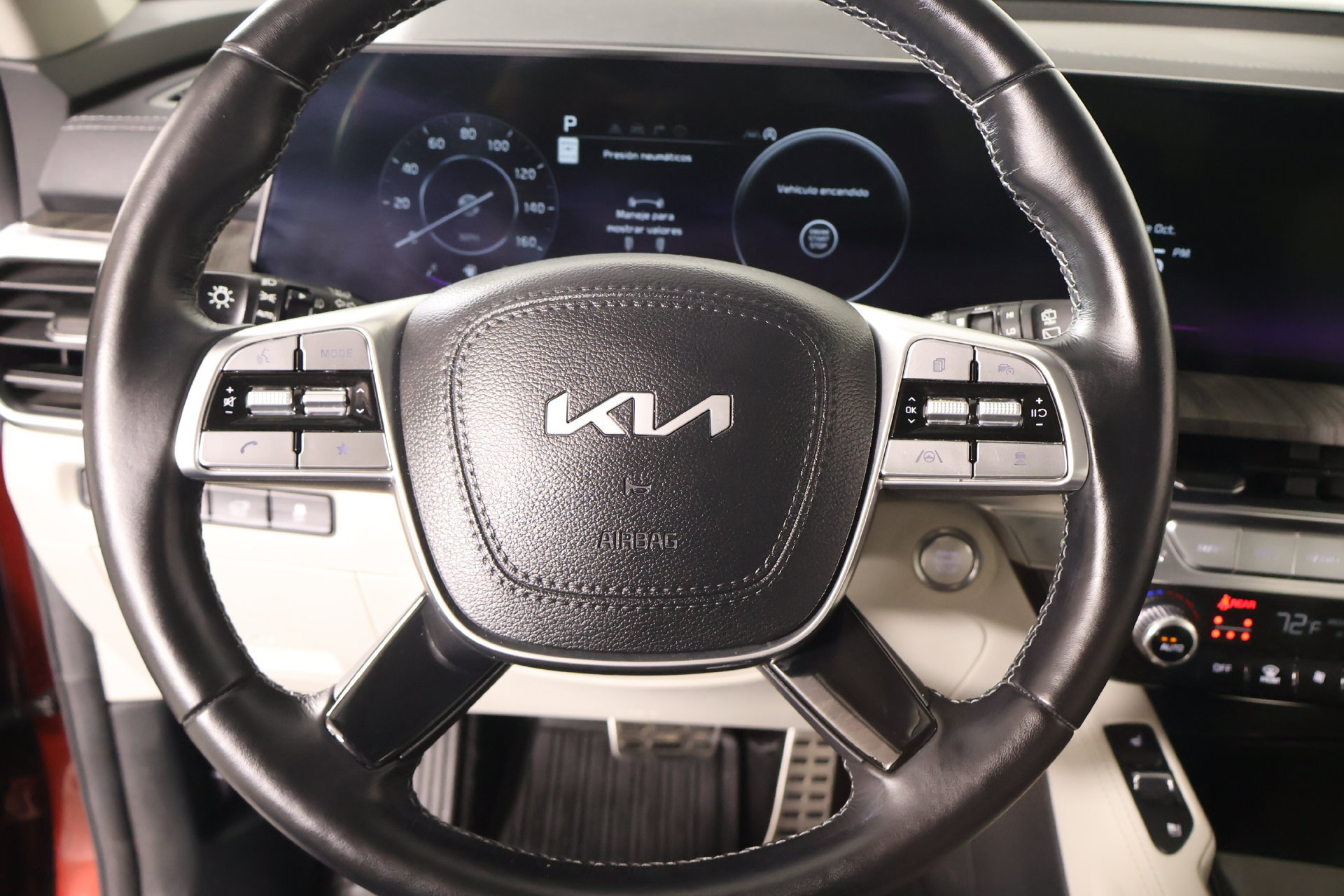Used 2023 Kia Telluride SX AWD/4WD image 3