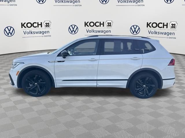 Used 2023 Volkswagen Tiguan SE R-Line image 4