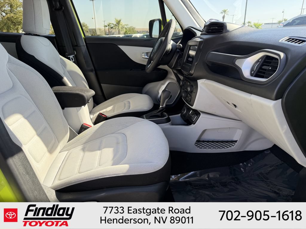 Used 2018 Jeep Renegade Latitude AWD/4WD image 15