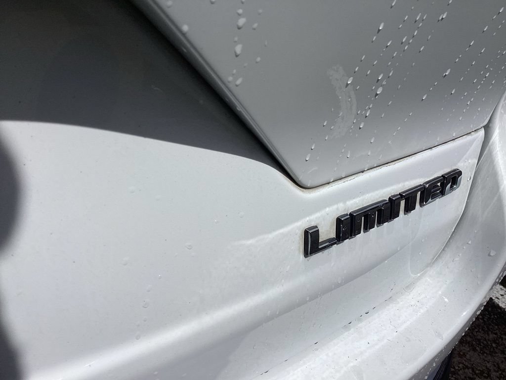 Used 2023 Jeep Grand Cherokee Limited w/ Trailer Tow Prep Group (B) AWD/4WD image 16