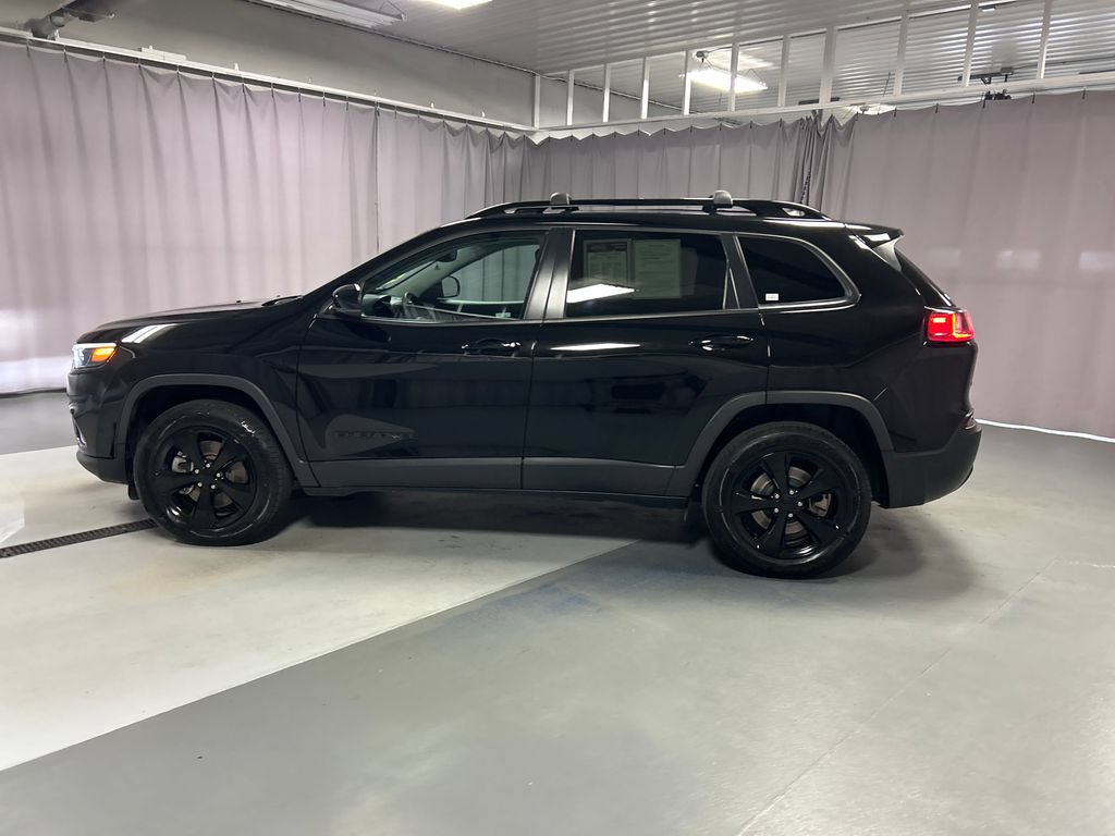 Used 2023 Jeep Cherokee Altitude Lux w/ Mopar Interior Package AWD/4WD image 4