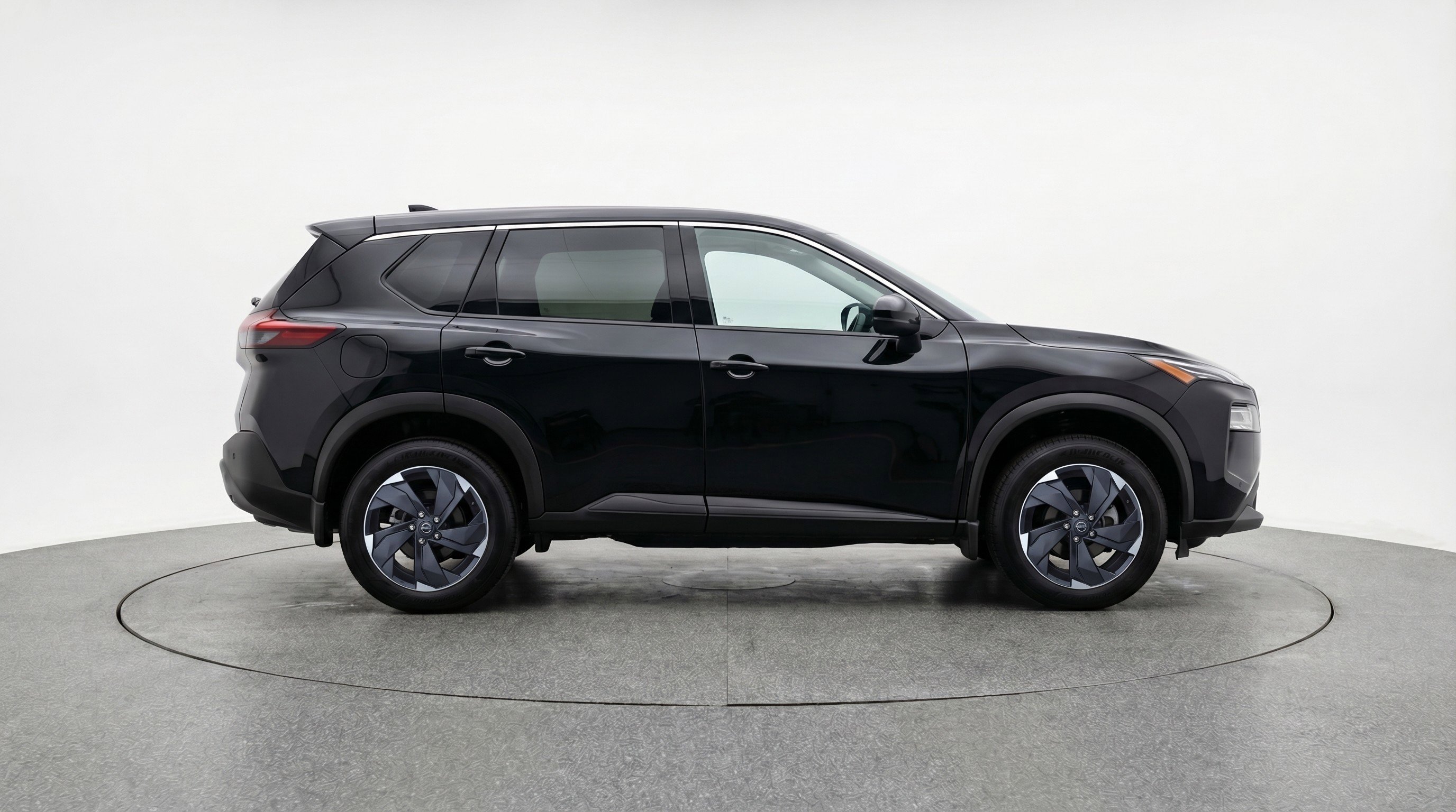 Used 2025 Nissan Rogue SV AWD/4WD image 11