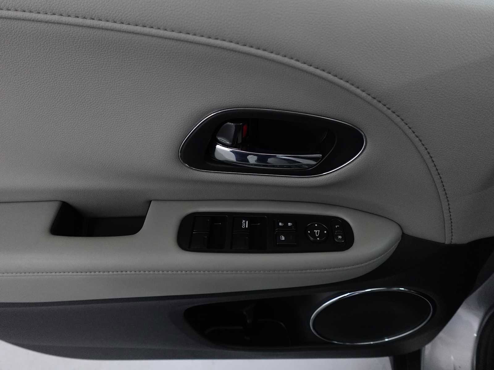 Used 2017 Honda HR-V EX-L image 11