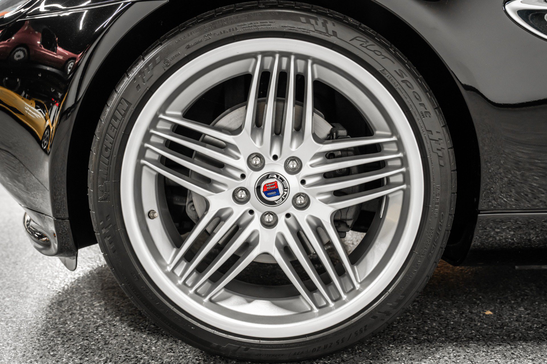Used 2003 BMW Z8 RWD image 9