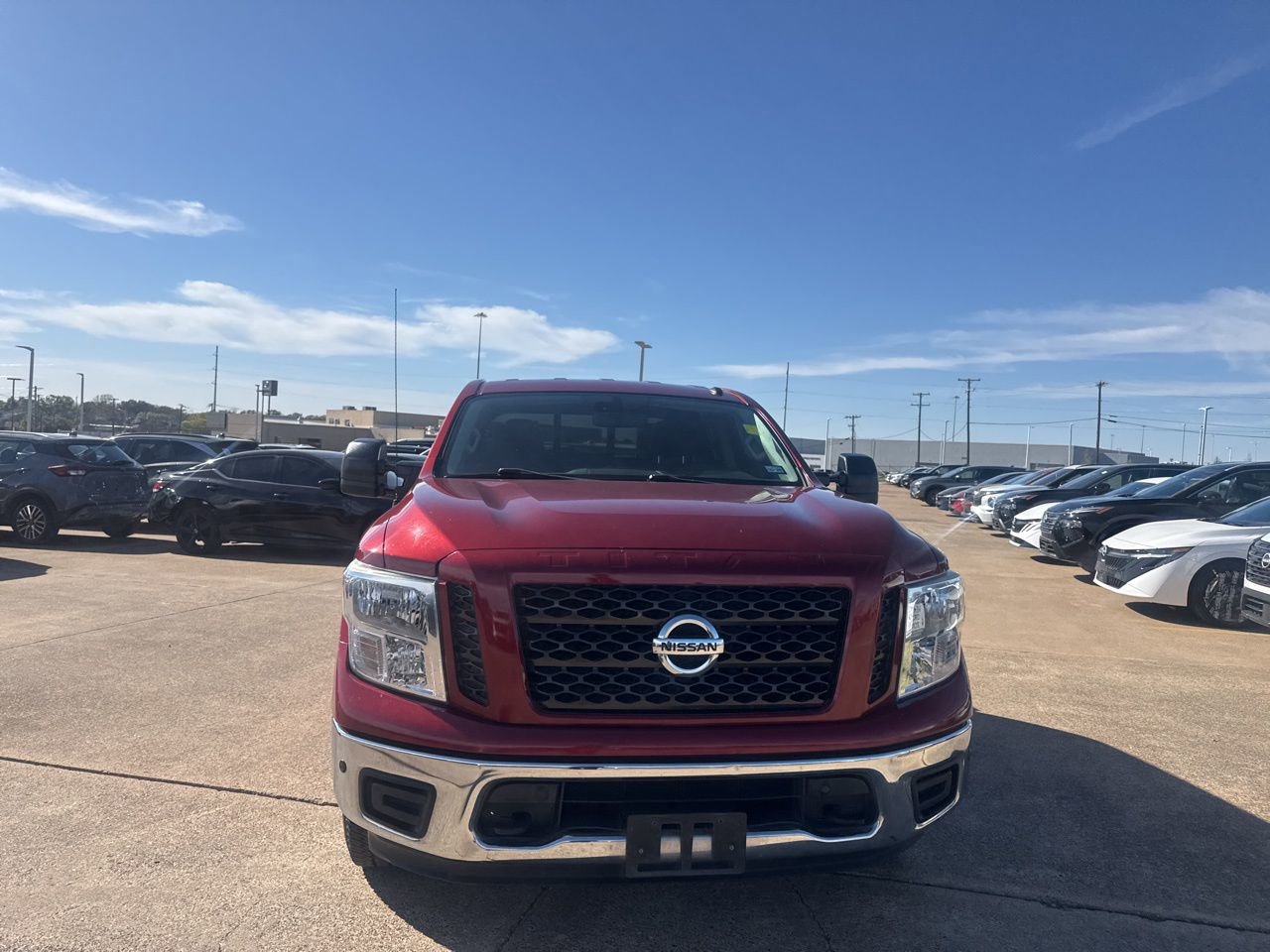 Used 2019 Nissan Titan SV w/ SV Convenience Package image 4