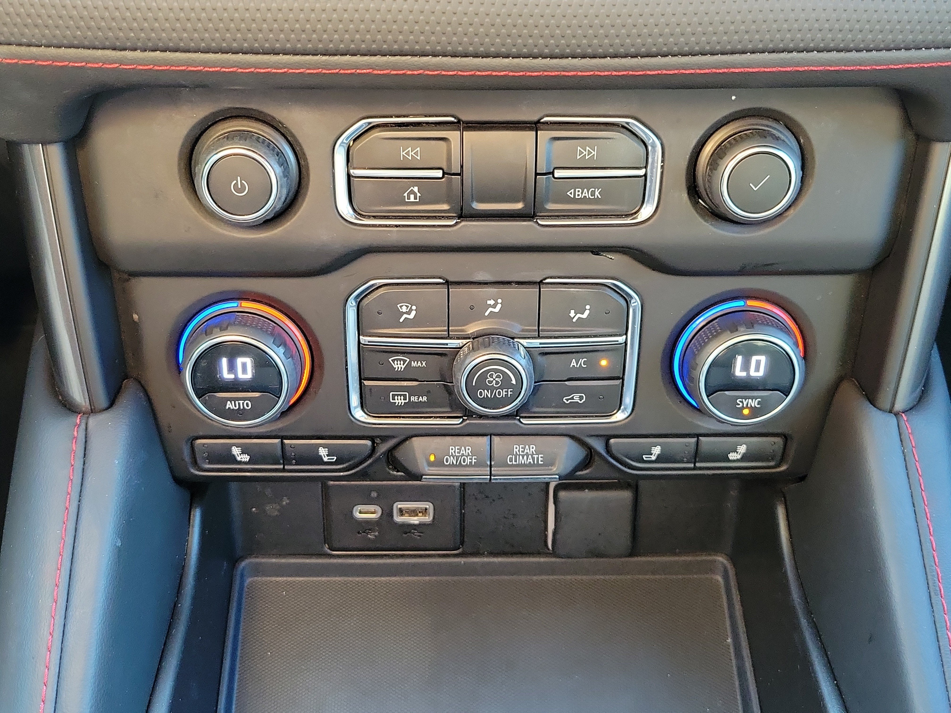 Used 2023 Chevrolet Suburban RST RWD image 33