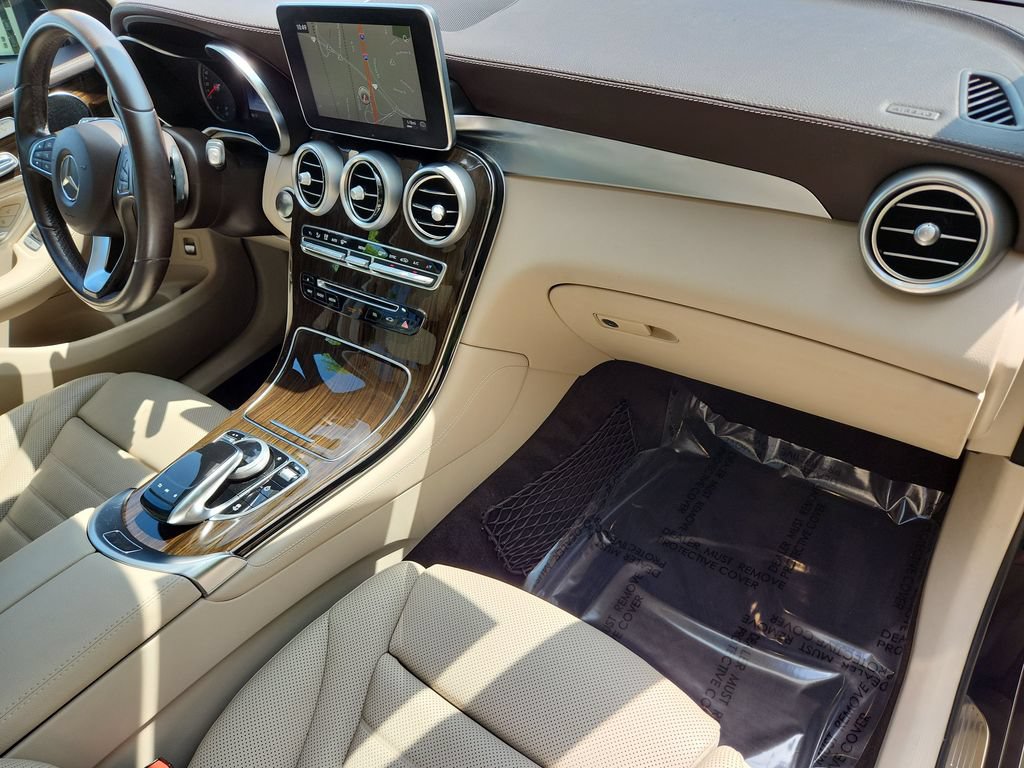 Used 2017 Mercedes-Benz GLC 300 4MATIC image 28